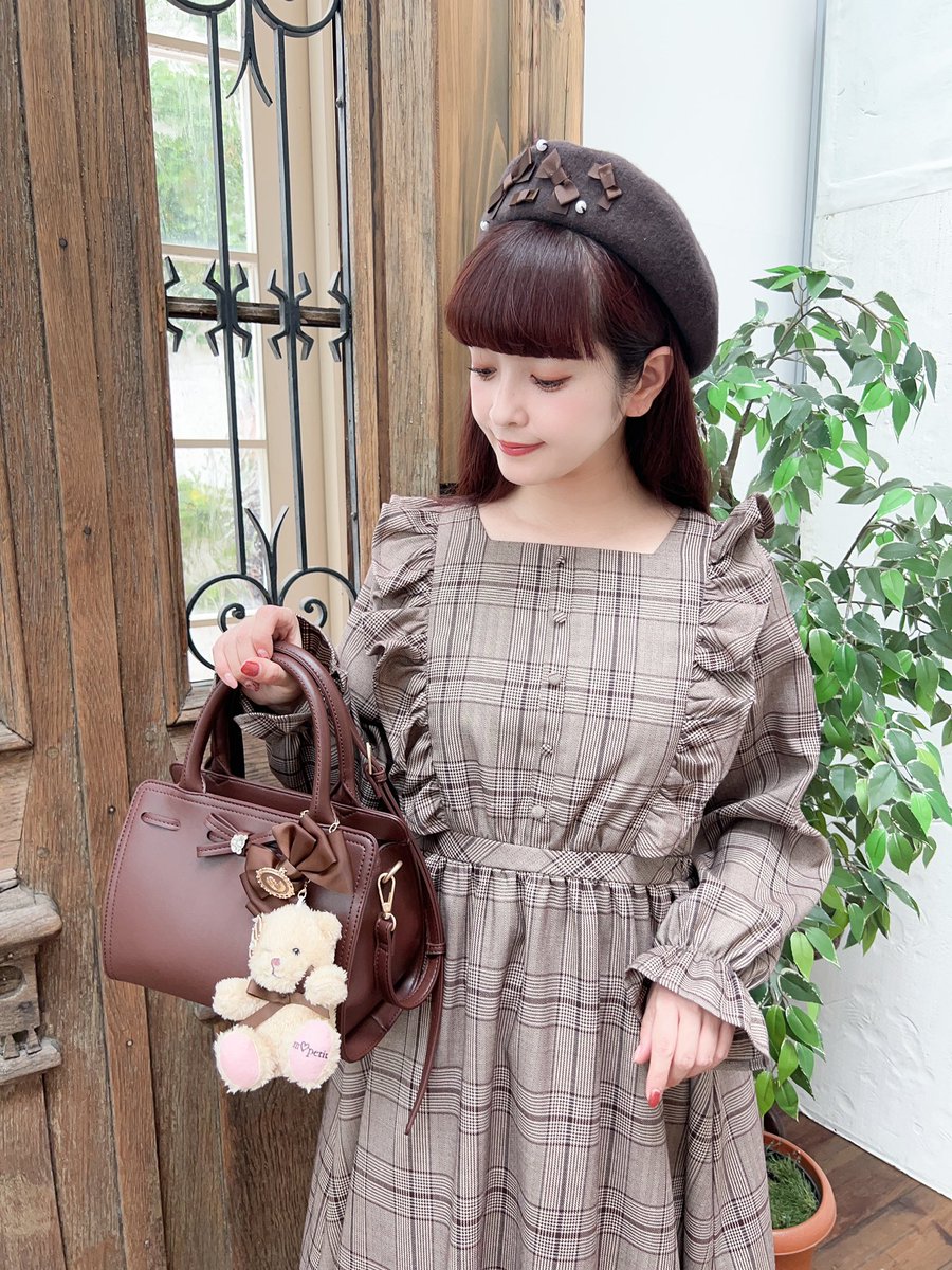 ❤極上美品❤柔らか❤フリルデザイン❤ダークブラウン ミンクポンチョ❤大人可愛い ブラウンチェックワンピース👗 しっかり裏地ついてます💕 小物を