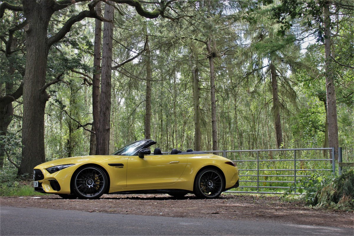 Performance luxury. The Mercedes-AMG SL 63 combines sportiness and comfort to create a unique driving experience. With a classic soft top and powerful character. Guaranteed to turn heads. 

#mercedes #mercedesbenz #sl63