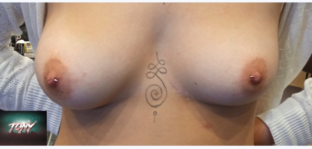 TonyBodypiercer's tweet photo. Nipple piercing 🔞 eseguiti in free hand 🙌 con gioielli in titanio certificato da implantologia da 1.6 mm con spike da 3 mm.
per info piercing contattatemi 🔥
#BODYPIERCING #bodyart #bodymodification #bodytrasformation #piercing #nipplepiercing https://t.co/xobRcf8KP8