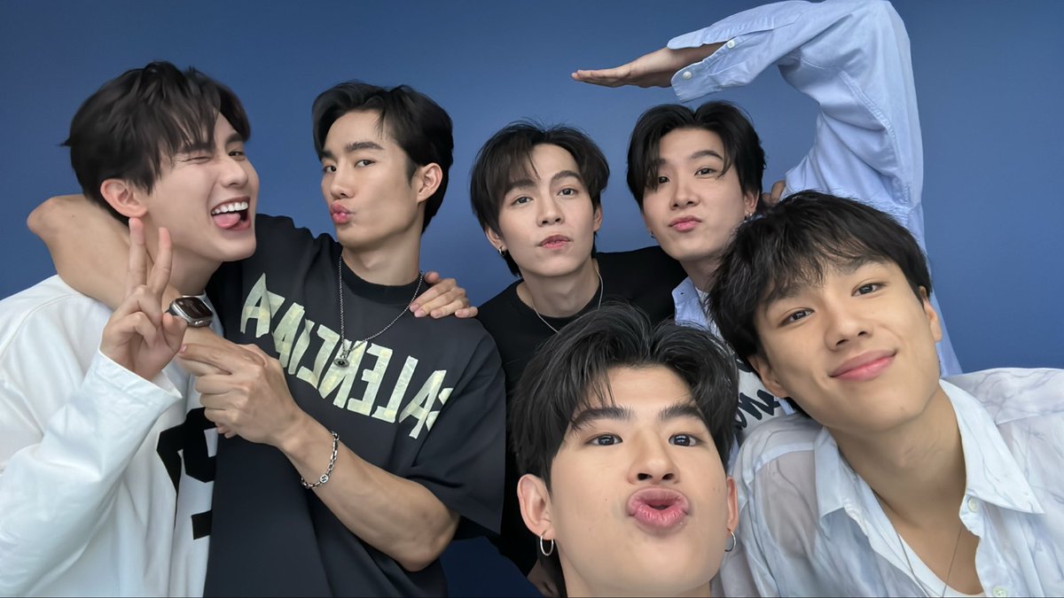 OnlyFriendsTH's tweet photo. รายงานตัวแล้วจ้าาาา  แอดมิน นีโอ มาร์ค ก่อนะจ้ะ ทุกคน มาๆๆ 😝😝
#OnlyFriendsSeriesRECAP https://t.co/uFuJAZOwiB