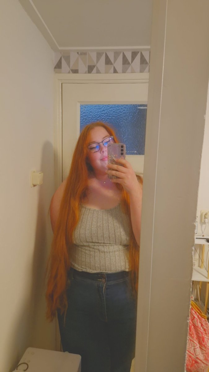 🍰 I wanted to showoff my Rapunzel hair 🙈 

   #Munday