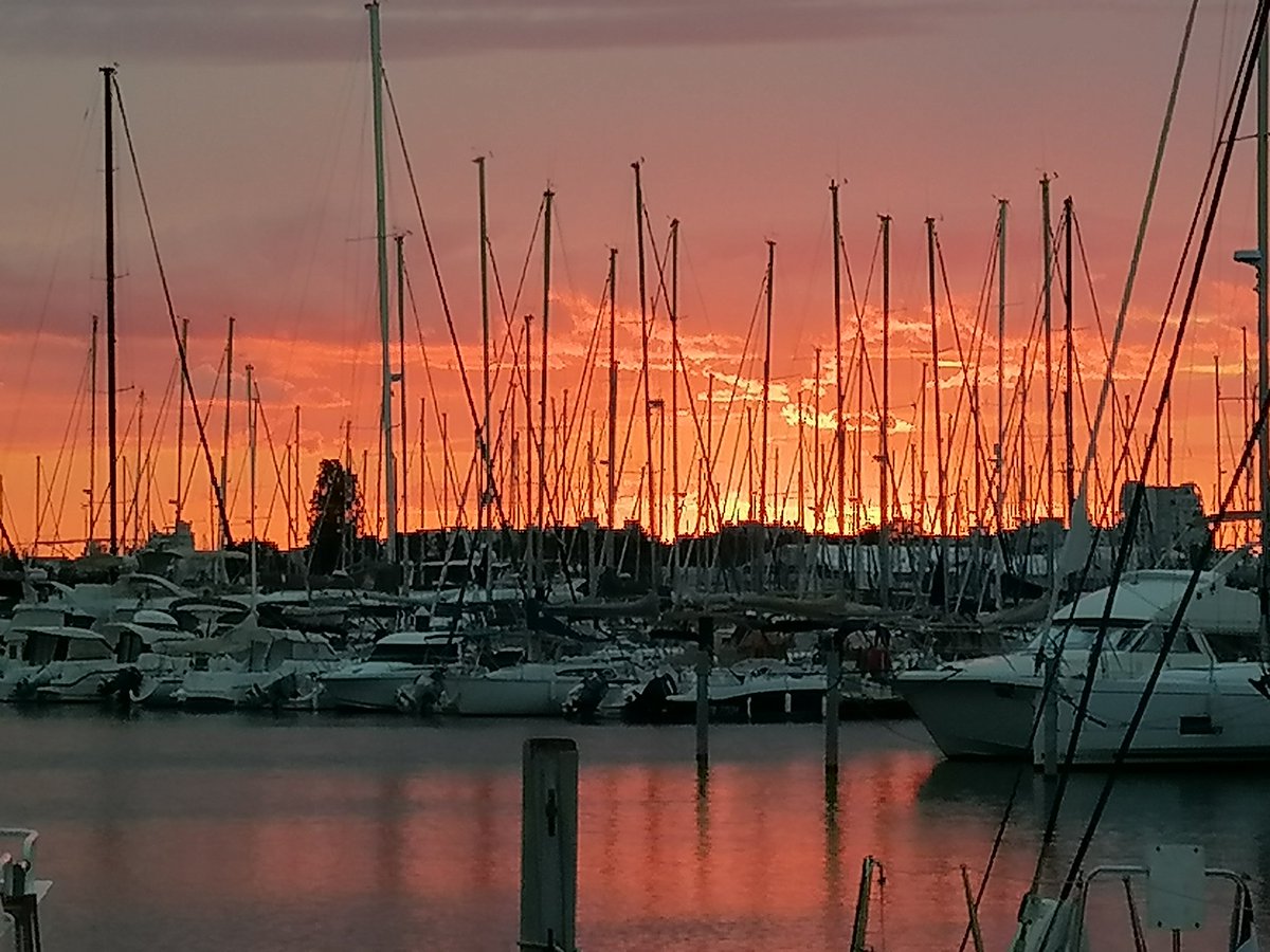 IsabelleC13's tweet photo. Un soir d'été à la Grande-Motte
#LaGrandeMotte #herault #photography #sunset #MagnifiqueFrance https://t.co/SEFGboVgSv