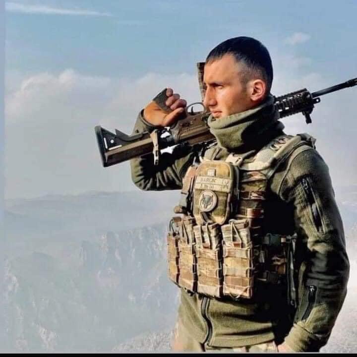Pençe-Kilit Harekatı Bölgesinde Şehit Düşen Bitlis'li Hemşehrimiz Bünyamin BARLIK'a Allahtan Rahmet Ailesi ve Yakınlarına Sabırlar Diliyorum.

Aziz Milletimizin Başı Sağolsun 🇹🇷🇹🇷