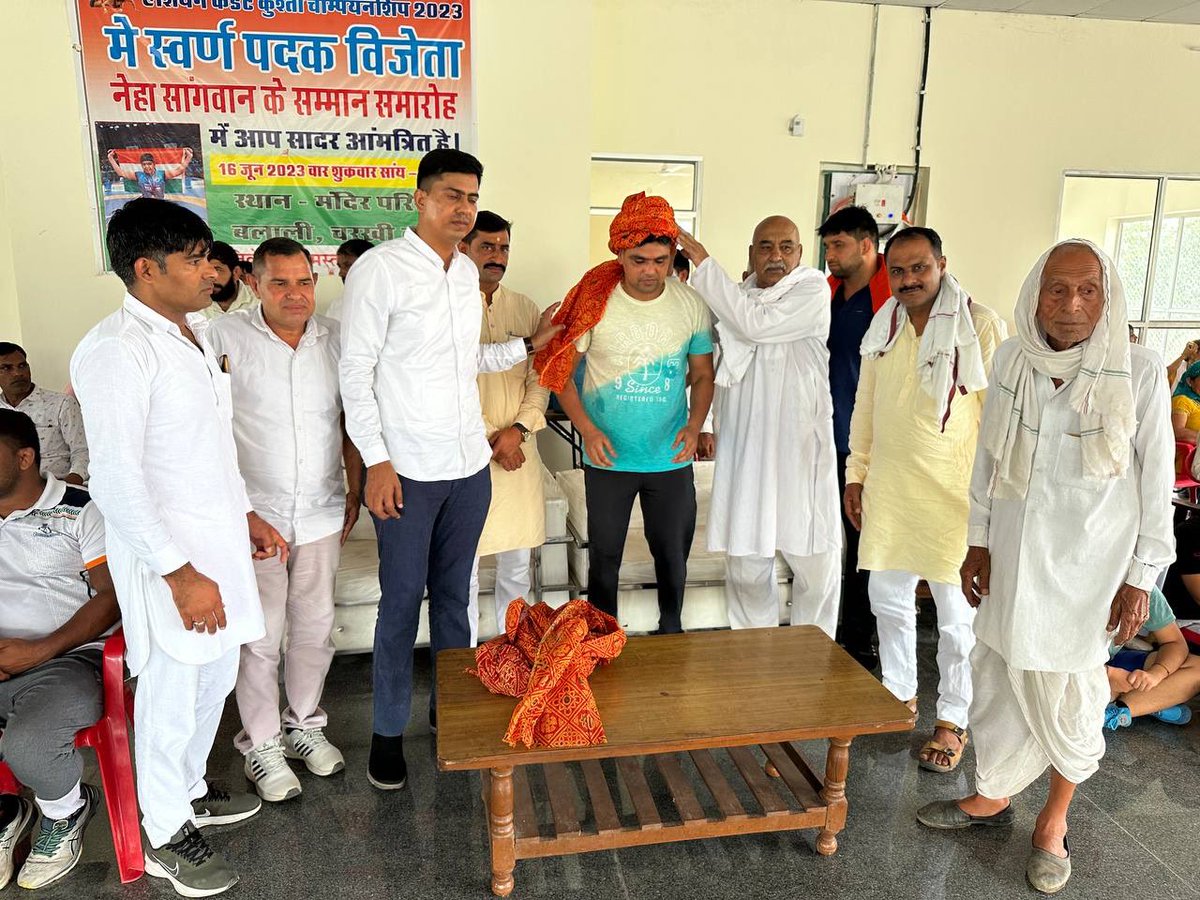 MahadevBalali's tweet photo. हमारे गाँव बलाली में अंडर 17 लड़कियों की ज़िला स्तरीय कुश्ती प्रतियोगिता का सफल आयोजन हुआ और इस अवसर पर मुझे भी हमारी बेटियों की हौसला अफजाई करने का मौक़ा मिला।

इस प्रतियोगिता के सफल आयोजन में अपना सहयोग देने के लिए मैं सभी क्षेत्र वासियों का तहें दिल से धन्यवाद करता हूँ। https://t.co/rbpegHQTam