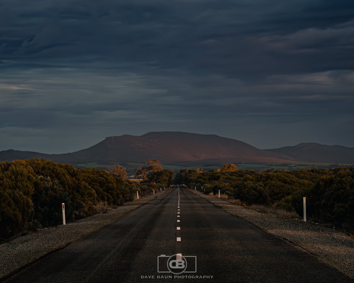 dBaunPhoto's tweet photo. I just love the landscapes of South Australia. Throw in the right time of year/time of day &amp; it’s next level!

Olympus OM-1
M.Zuiko 40-150 2.8 Pro
56 mm | 1/60 sec | F 11 | ISO 800

#EyrePeninsula #GoldenHour
#Landscape #RoadTrip #PullOver
#Coulta #SouthAustralia
#GetOlympus https://t.co/pabBK6A0yb