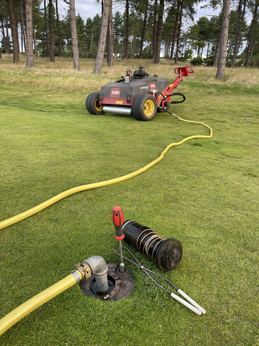 seanharkness1's tweet photo. Getting this great bit of kit out today! Getting a drink right into that profile. Keeping those moisture levels where we want them.
#quadrop @Quadropdosing @rainbirdgolfuk @RainBirdGolf @Aitkens_turf https://t.co/ni92mRSrrx