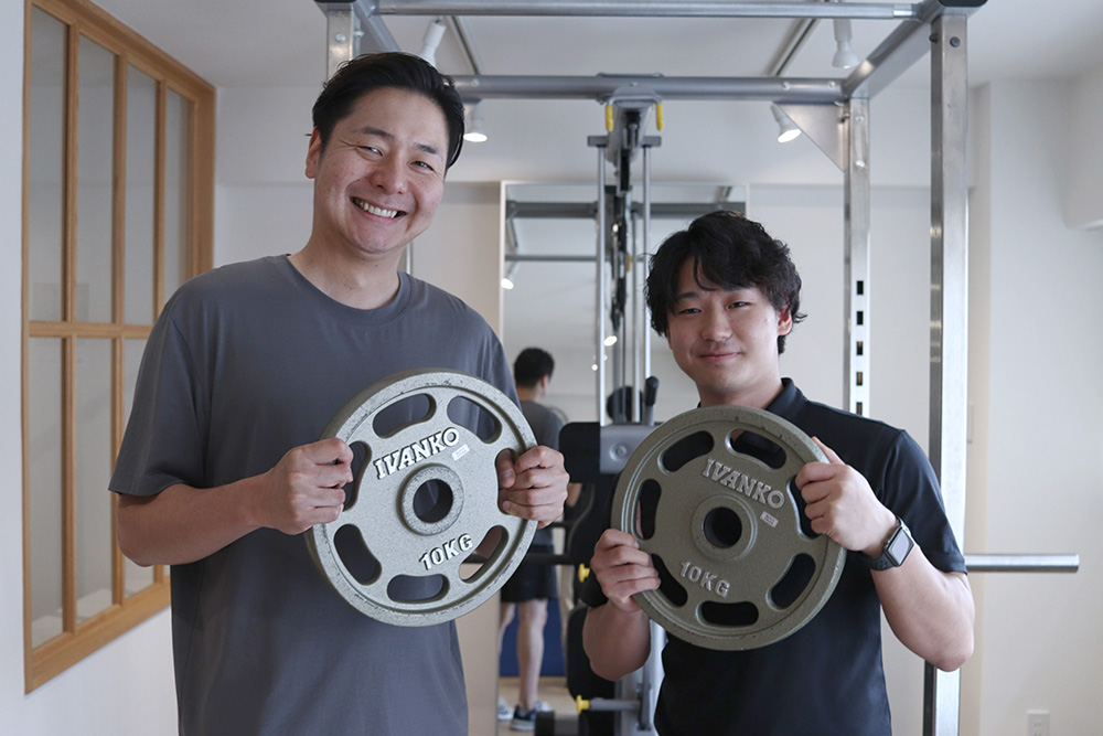 evigym's tweet photo. 🌟お客様インタビュー🌟
トレーニングを通じて、少しでもかっこいい40代を目指して!
┗ masaさんと塙トレーナー
▼イン���ビューはこちら!
https://t.co/kXHvRZPvbs
#エビジム #eviGym #パーソナルトレーニング https://t.co/Uar1MMKbzk