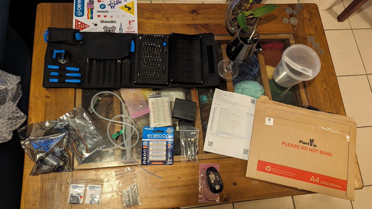 Conal_Monaghan's tweet image. Full Pico dev kit for automated watering system with sensors #Excited #coreelectronics #rasberrypie #plantio