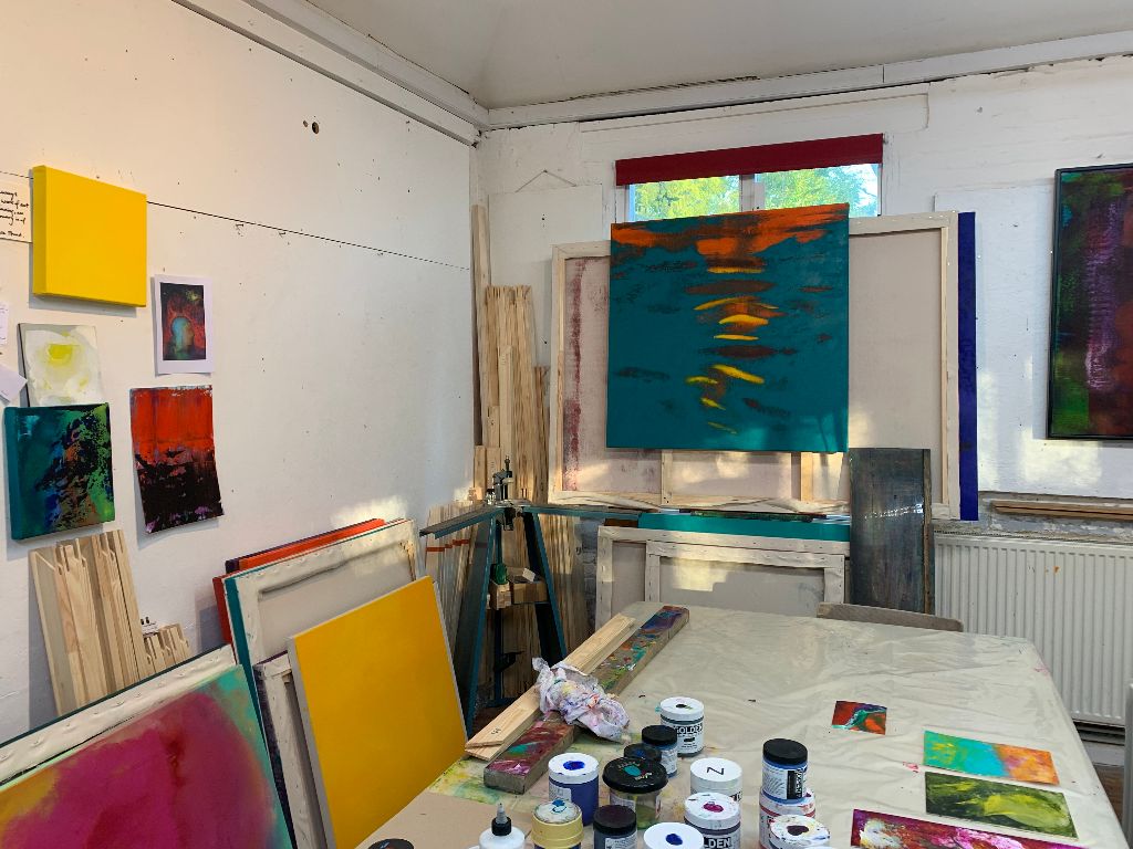 These are studio days for me - a chance to paint before the busy-ness of the autumn arrives #artistatwork #inthestudio #richardheys #artinsussex #artinkent #artinlondon #contemporarypainting