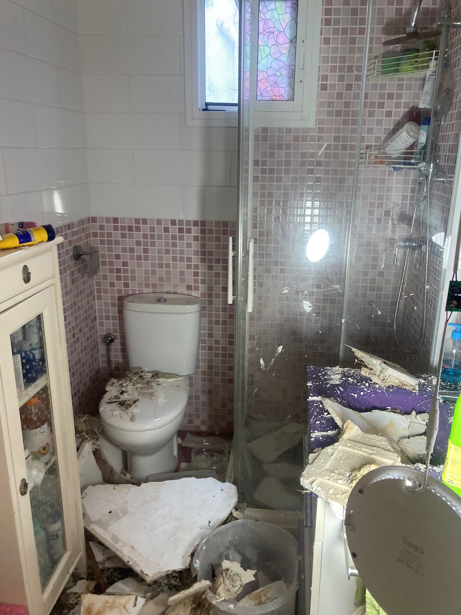 BorregoReme's tweet photo. @SegPlusUltra sigo esperando que vengáis, desde ayer estamos con él techo caído así con 2 niños pequeños en casa.
N de siniestro: 32822292

Necesito una solución! https://t.co/lbRxr19Se3