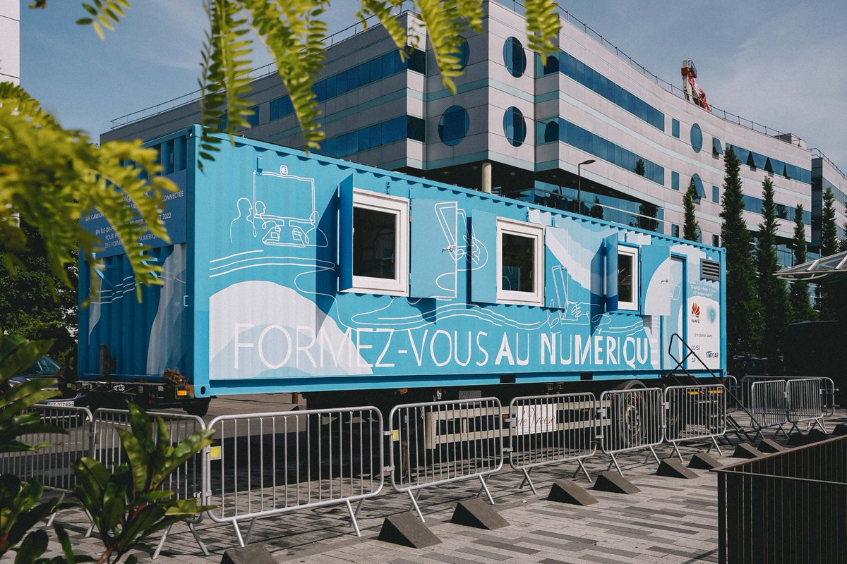 Huawei France tweet media