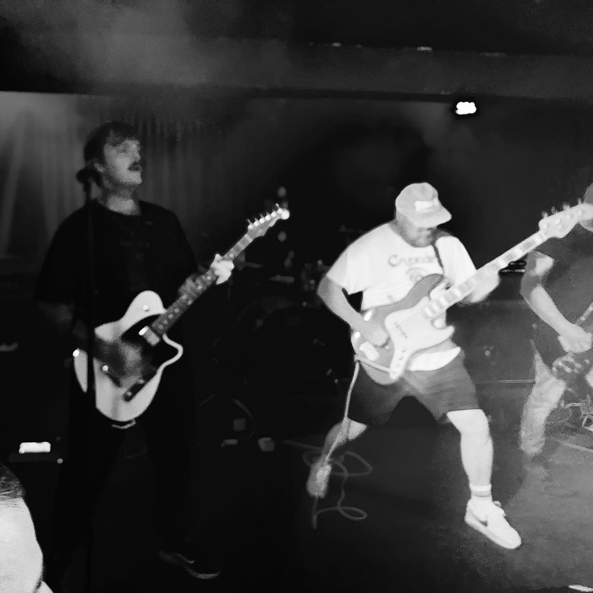 Was out at a show for the first time since <a href="/NOFXband/">NOFX</a> in #Barcelona last night

Here’s a couple shots of TRAUMA BONDS smashing their first show &amp; @TruthRuiner stomping up a storm repping <a href="/jutecityhc/">JCHC ZINE</a> 

#dundee
#jutecityhardcore

🏴☠️🩸💪