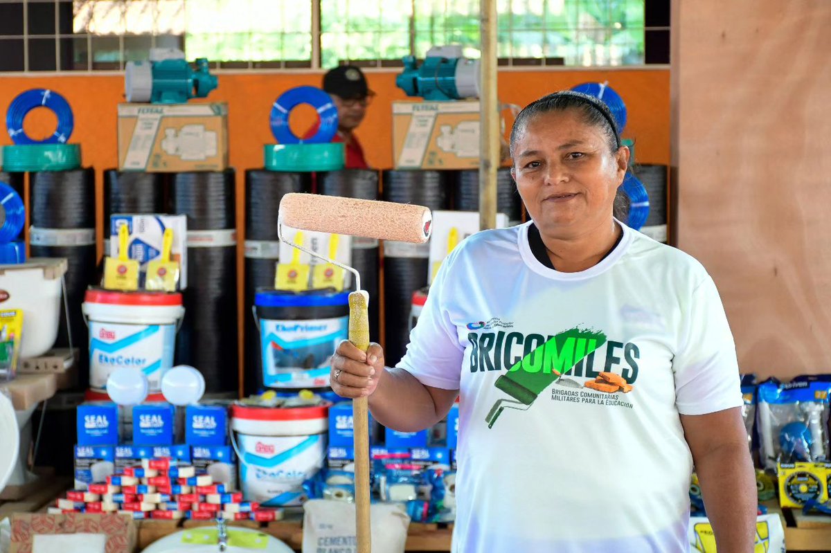⚢♈𝓒. 𝓡♈⚢ (@twitera74) on Twitter photo En Barinas las Bricomiles están activas desde la EBE "Dr. Ramón Reinoso Nuñez" para su embelleciendo y recuperación de los espacios educativos.
Cumpliendo orientaciones del Pdte <a href="/NicolasMaduro/">Nicolás Maduro</a>
<a href="/_LaAvanzadora/">Yelitze Santaella</a>
<a href="/MPPEDUCACION/">MPPEDUCACION</a>
<a href="/CDCEBarinas/">CDCE Barinas</a>
#ConéctateConMaduro En Barinas las Bricomiles están activas desde la EBE "Dr. Ramón Reinoso Nuñez" para su embelleciendo y recuperación de los espacios educativos.
Cumpliendo orientaciones del Pdte <a href="/NicolasMaduro/">Nicolás Maduro</a>
<a href="/_LaAvanzadora/">Yelitze Santaella</a>
<a href="/MPPEDUCACION/">MPPEDUCACION</a>
<a href="/CDCEBarinas/">CDCE Barinas</a>
#ConéctateConMaduro