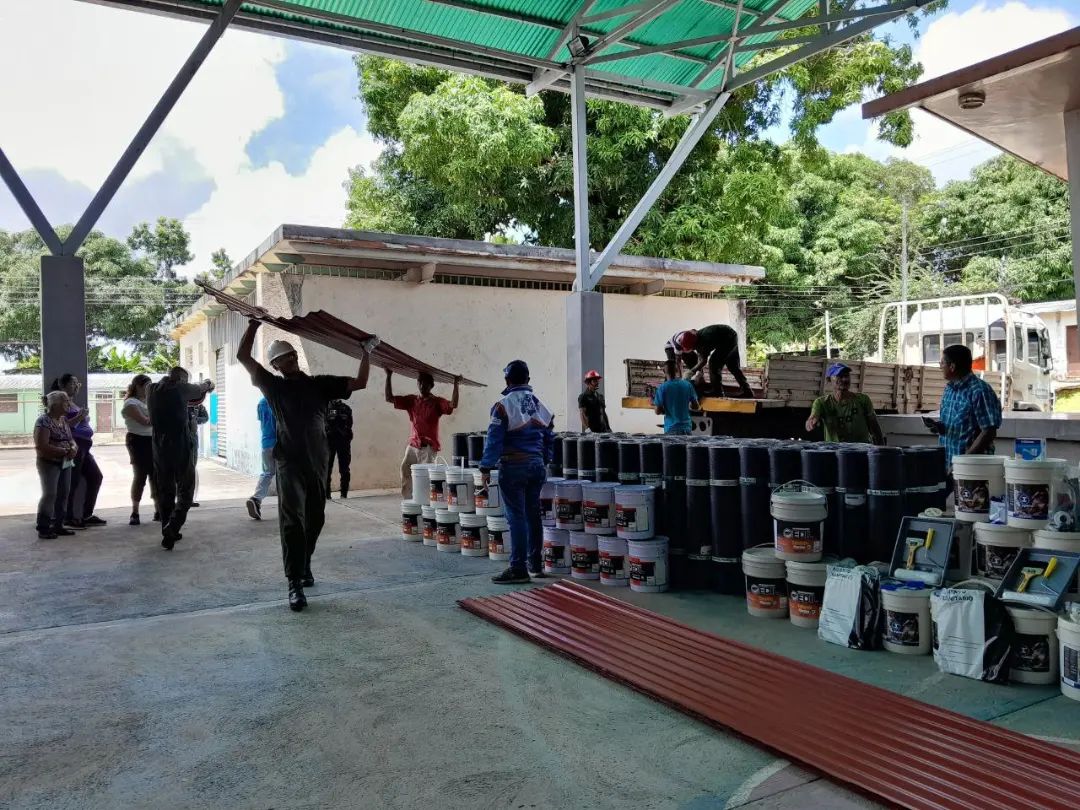 ⚢♈𝓒. 𝓡♈⚢ (@twitera74) on Twitter photo Las brigadas militares y civiles siguen activas recibiendo material para continuar con los trabajos de las Bricomiles en la recuperación y rehabilitación de la EPB "Coaheri" del CDCEP del @cdce_cojedes
<a href="/NicolasMaduro/">Nicolás Maduro</a>
<a href="/_LaAvanzadora/">Yelitze Santaella</a>
<a href="/MPPEDUCACION/">MPPEDUCACION</a>
#ConéctateConMaduro Las brigadas militares y civiles siguen activas recibiendo material para continuar con los trabajos de las Bricomiles en la recuperación y rehabilitación de la EPB "Coaheri" del CDCEP del @cdce_cojedes
<a href="/NicolasMaduro/">Nicolás Maduro</a>
<a href="/_LaAvanzadora/">Yelitze Santaella</a>
<a href="/MPPEDUCACION/">MPPEDUCACION</a>
#ConéctateConMaduro