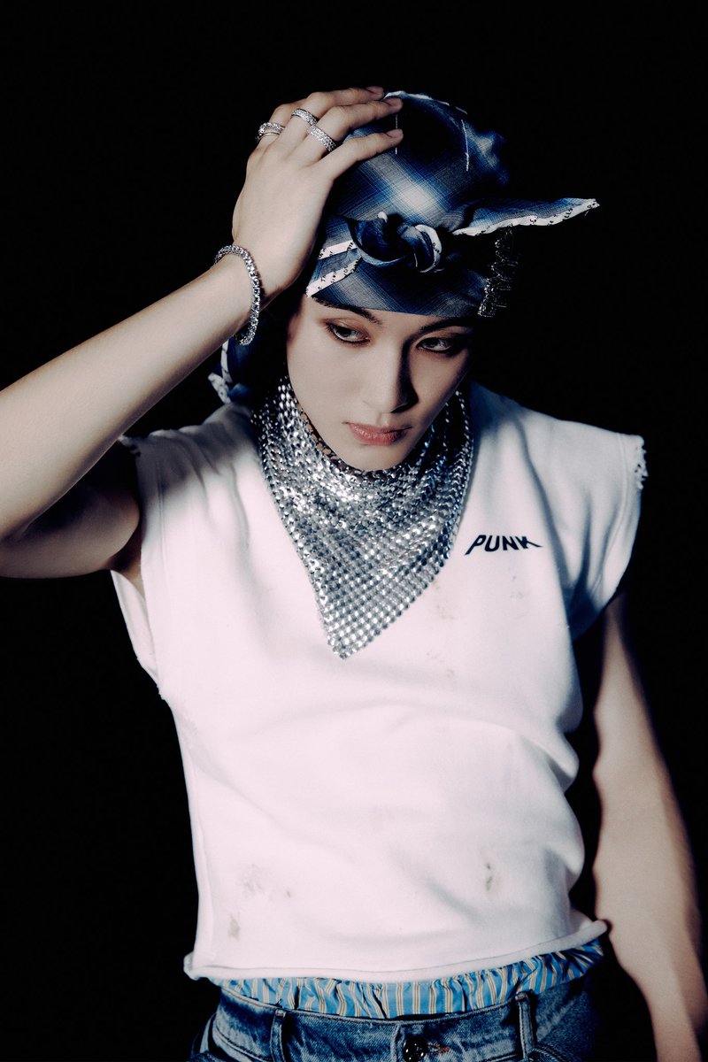 marknrt's tweet image. My current appearance, I really like it. I think everything is very matching and be it the bandana, scrubs, sleeveless shirt, and of course the jeans I'm wearing.