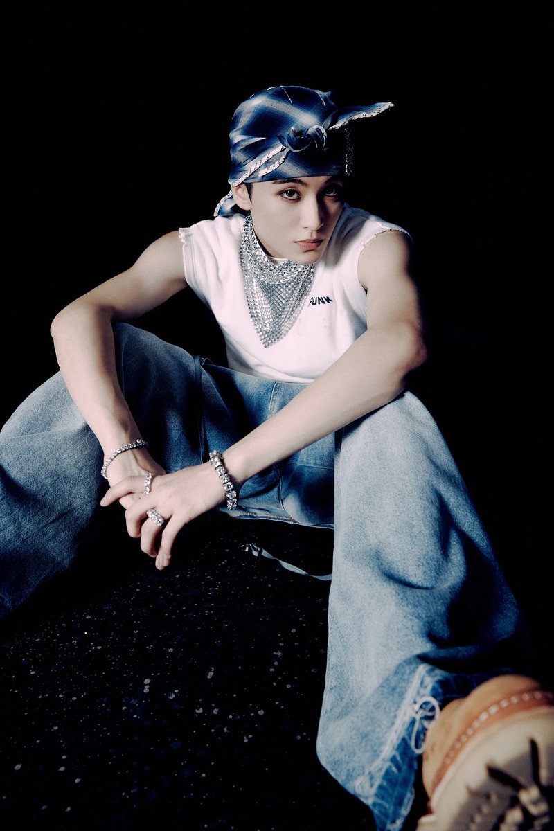 marknrt's tweet image. My current appearance, I really like it. I think everything is very matching and be it the bandana, scrubs, sleeveless shirt, and of course the jeans I'm wearing.