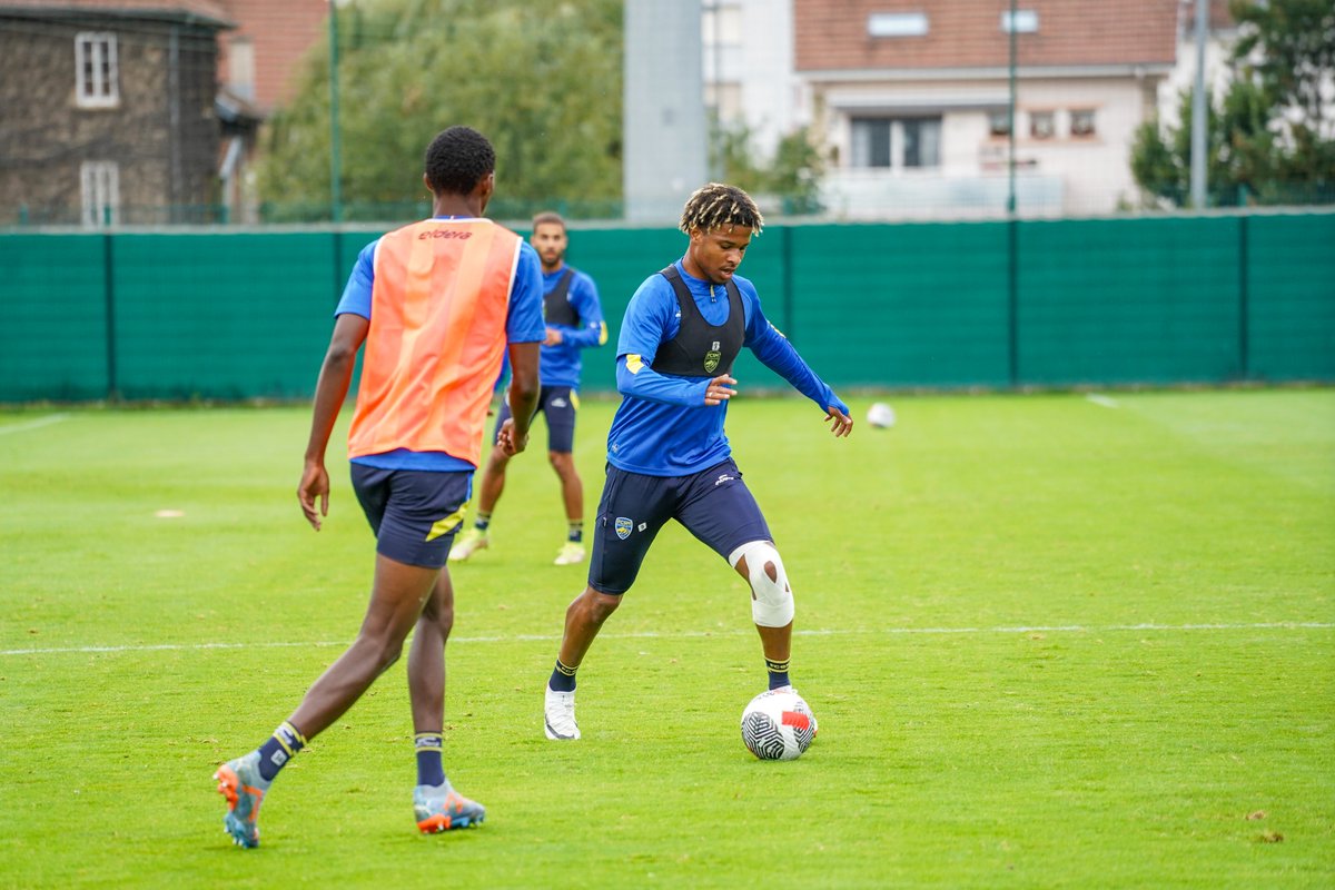 FCSM_officiel's tweet photo. ⚔️💪 Nouvelle semaine de travail pour nos Jaune et Bleu, désormais focus sur la réception du @GOAL__FC !

#EntraînementFCSM https://t.co/IrWOZpPkdj