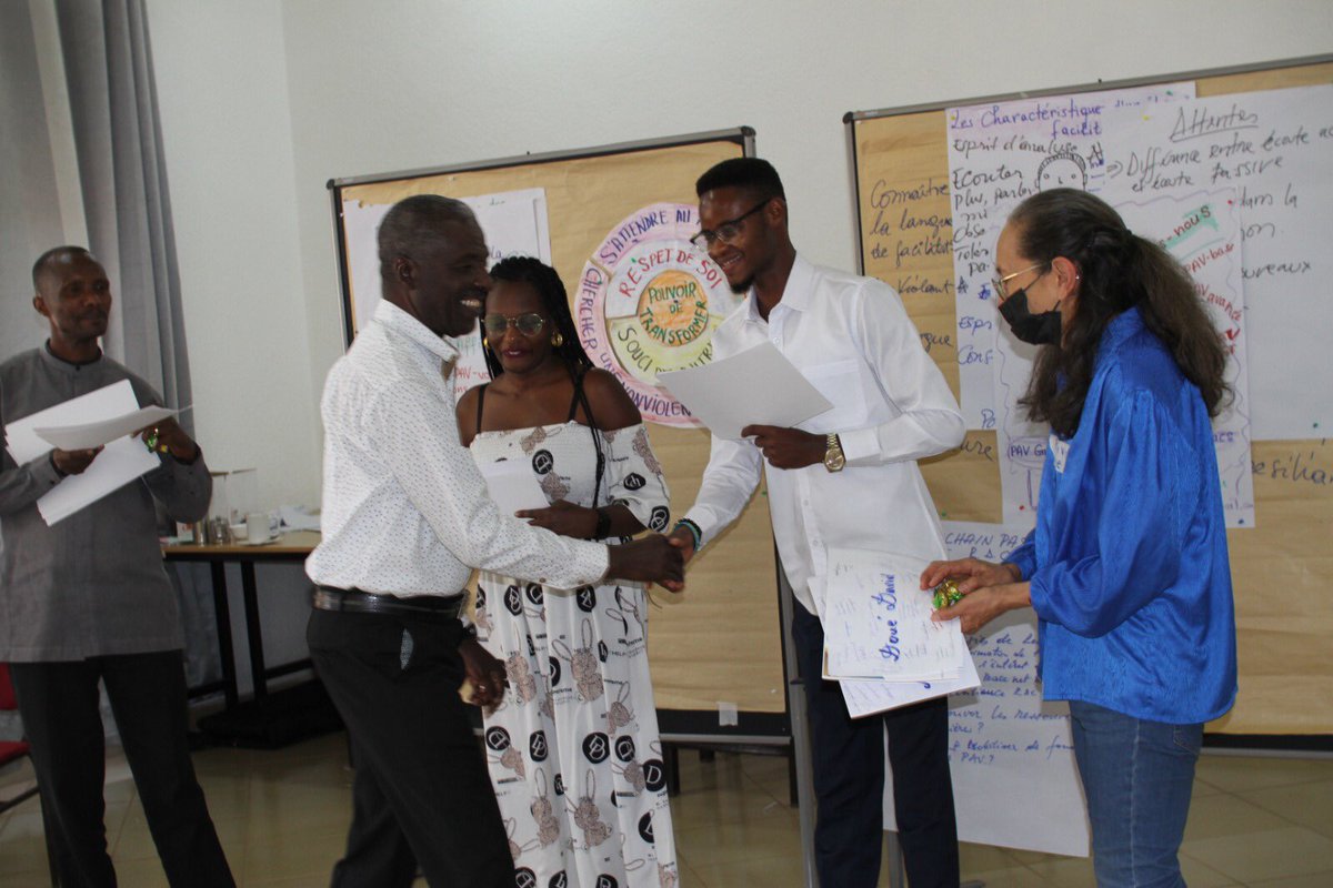 Gloire_Sebu's tweet photo. Formation Régionale de Facilitateurs dans le Programme d’Alternatives à la Violence (PAV) à PIASS du 18 au 20 Août 2023. 16 Représentants des organisations œuvrant pour la promotion de la paix au Rwanda, Burudi et en RDC ont été certifiés entant que facilitateurs internationals. https://t.co/OIJ50rTk48