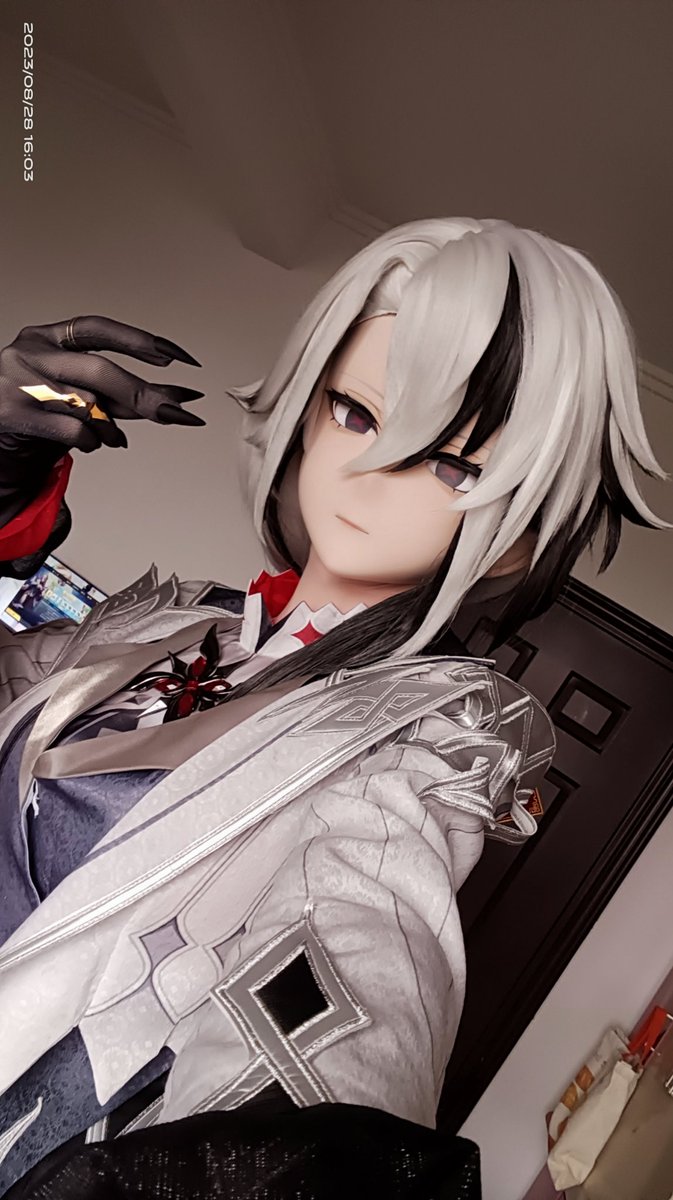 Misaka93222766's tweet image. “演员，只需要练习演员的技巧，就够了。”
“如果你做不到提供有价值的信息，就把嘴闭上！”
#原神  #kigurumi #仆人阿蕾奇诺