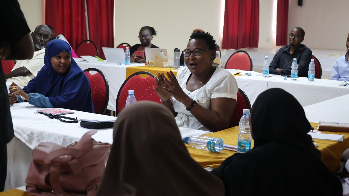 FemnetProg's tweet photo. 🗣️🌍Local leaders unite! 🤝Stakeholders in Garissa shared their perspectives on climate change challenges and mitigation strategies. Together, their voices amplify the urgency for sustainable action and pave the way for a resilient future. #ClimateVoices #CommunityLeadership 🌱🌎 https://t.co/4pOmiU9Jxx