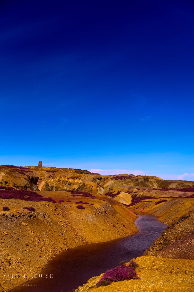 Parys Mountain, Anglesey ⛰️ 

Beautiful colours..
Stunning environment 🧡🩵

📸 @YvetteLouise_ 

#landscape #landscapephotography #photography #canonphotography 
#anglesey #ParysMountain #quarry #angleseyimages #angleseylife #angleseyrocks #loveanglesey #hike