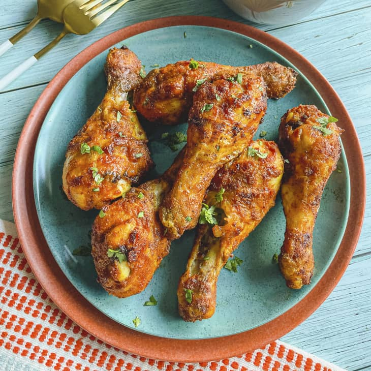 acekool's tweet photo. Air Fryer Chicken Drumsticks🍗🍗
The best part about these crispy chicken drumsticks is the creamy raita dip.😋😋

#AcekoolAirFryerFT2 #acekoolhome https://t.co/OizYW6USc7