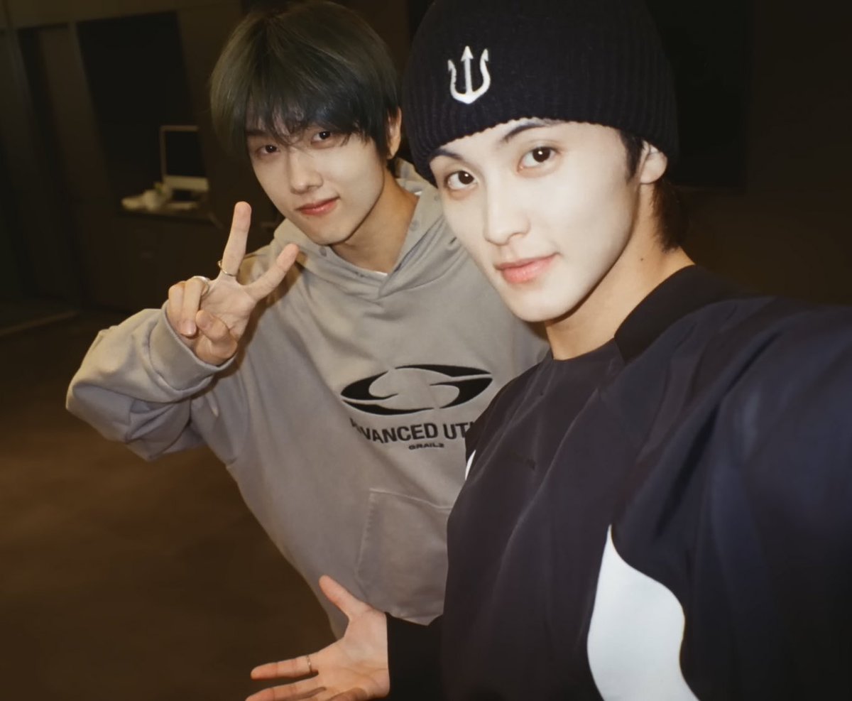 marknrt's tweet image. With our youngest brother in nct dream, jisung! We took some selfies after doing the exercises. With home clothe’s, we looked like young people in general.