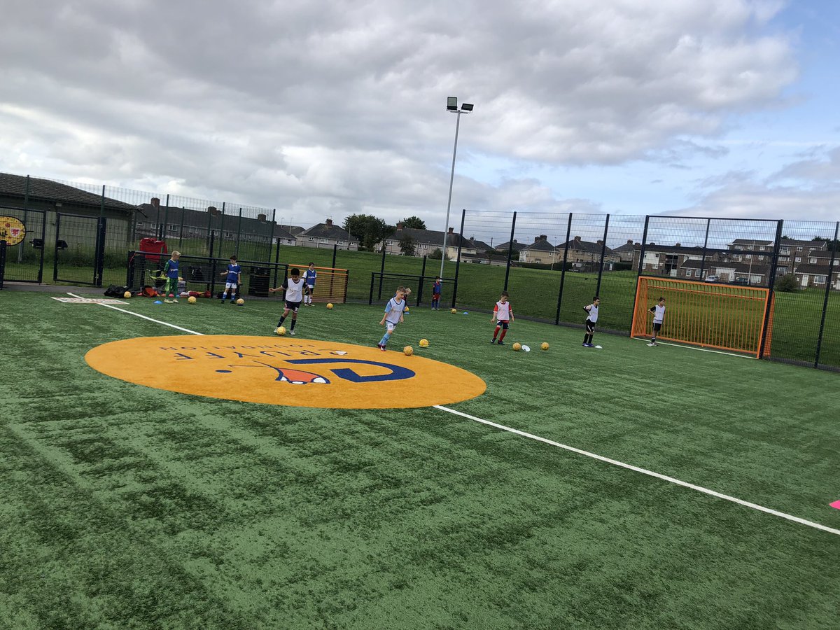 reds_hub's tweet photo. We are underway at the @JCFoundation Penyfan today, focusing on passing and shooting today! Mini games this afternoon! Thank you @FunFootballUK @FAWales @LlanelliReds @LlanredsSC @LlanelliV @LlanelliLadies #WeAreRed #Ymlaen https://t.co/F2dhMhQjgw