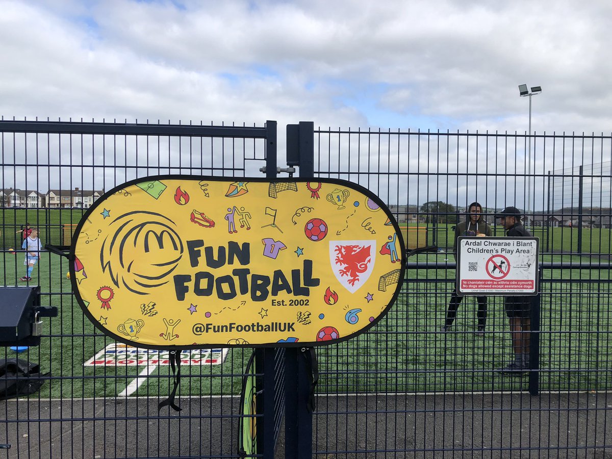 reds_hub's tweet photo. We are underway at the @JCFoundation Penyfan today, focusing on passing and shooting today! Mini games this afternoon! Thank you @FunFootballUK @FAWales @LlanelliReds @LlanredsSC @LlanelliV @LlanelliLadies #WeAreRed #Ymlaen https://t.co/F2dhMhQjgw