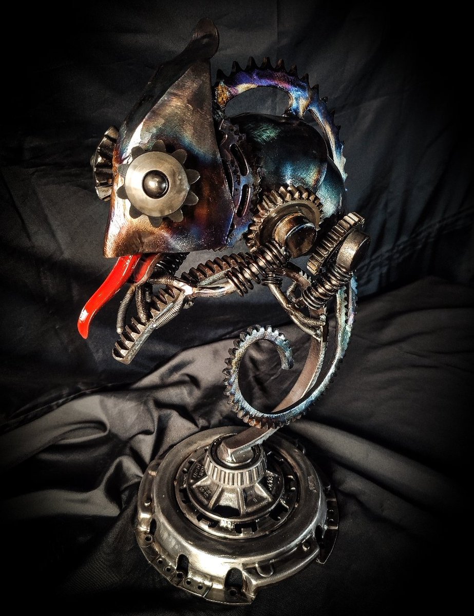 #Unique #Steampunk #Metal #camaleon  #camaleonte #steelsculpture #handmade #art #exhibition #gallery #contemporaryart #madeinitaly #photooftheday #Steampunk  #photo #artwork  #metalsculpture #Metal #cyberpunk #carparts  #recyclingart  #steampunksculpture. saweldart.com/veso_portfolio…
