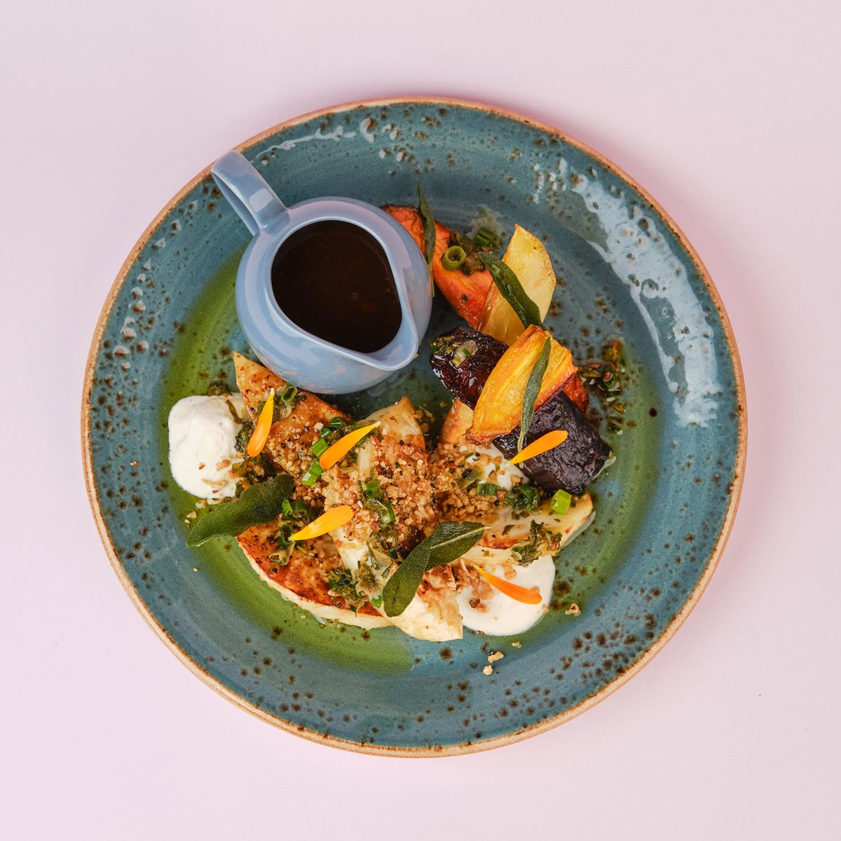 More highlights from our new Christmas party menu – what're you choosing? 💫

🍖 Roasted Loin of Pork

🍷 Chicken Supreme

🍽️ Salt Baked Celeriac

All served with parsnips, carrots, potatoes, stuffing &amp; gravy.

🔗 Check out the full menu and enquire:  bit.ly/Christmas-TT