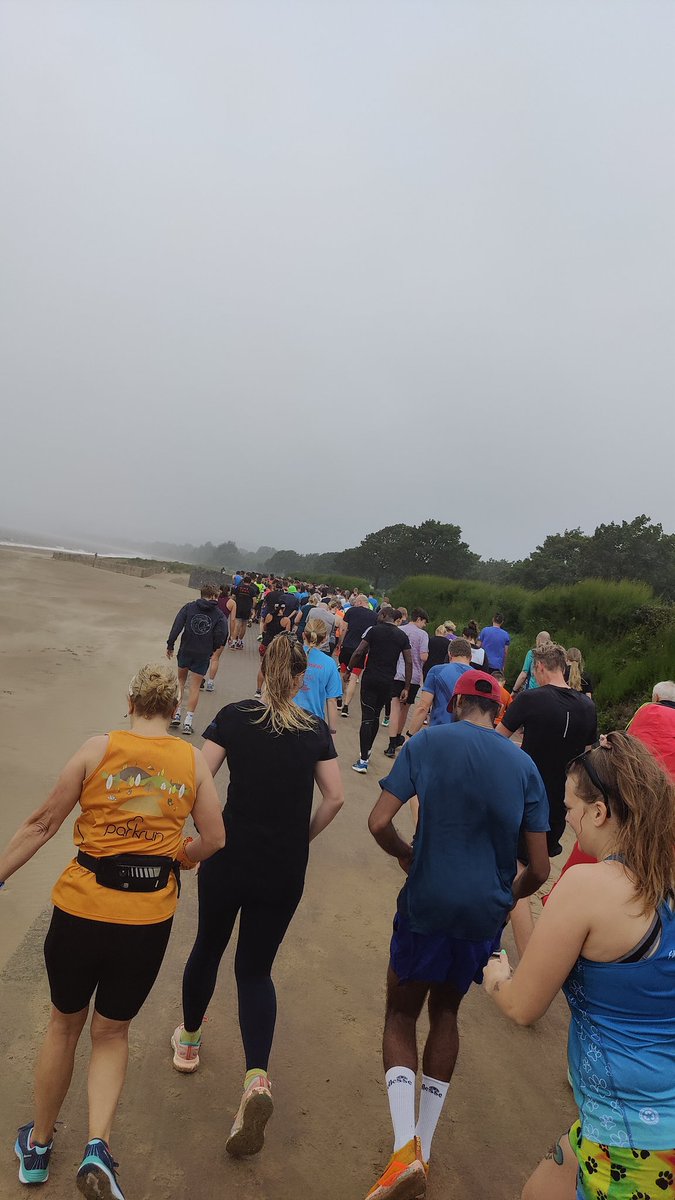 Just psyching my #imperialActive self looking at this crowd before the parkrun #TeamHaem #imperialpeople #wenurses.
@karhod21 @JoyAntonetteP @fatimanaveedra1