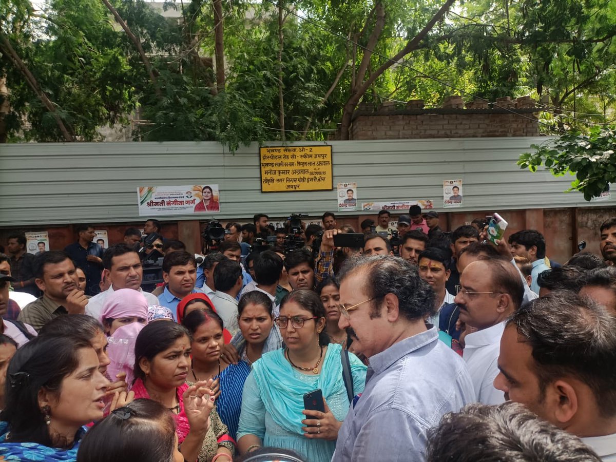 एनटीटी शिक्षक संघ ने प्रदेश स्तरीय काउंसिल की मांग को लेकर प्रदेश कांग्रेस कार्यालय पर धरना दिया खाद्य एवं नागरिक आपूर्ति कैबिनेट मंत्री प्रतापसिंह खाचरियावास ने आश्वासन दिया 
<a href="/8PMnoCM/">राजस्थानी ट्वीट</a> <a href="/_lokeshsharma/">Lokesh Sharma</a> <a href="/PSKhachariyawas/">Pratap Khachariyawas</a> <a href="/ashokgehlot51/">Ashok Gehlot</a> <a href="/vinodmittal9/">VINOD MITTAL</a> <a href="/vijaysharmahnd/">Vijay kumar sharma</a>