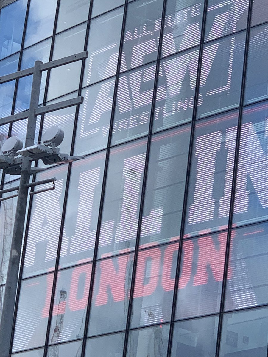 Carabbit's tweet image. Had a great time @AEW  #allinwembly very sad I couldn’t get a shirt because they didn’t have my size.  Other than that had a lot of fun.