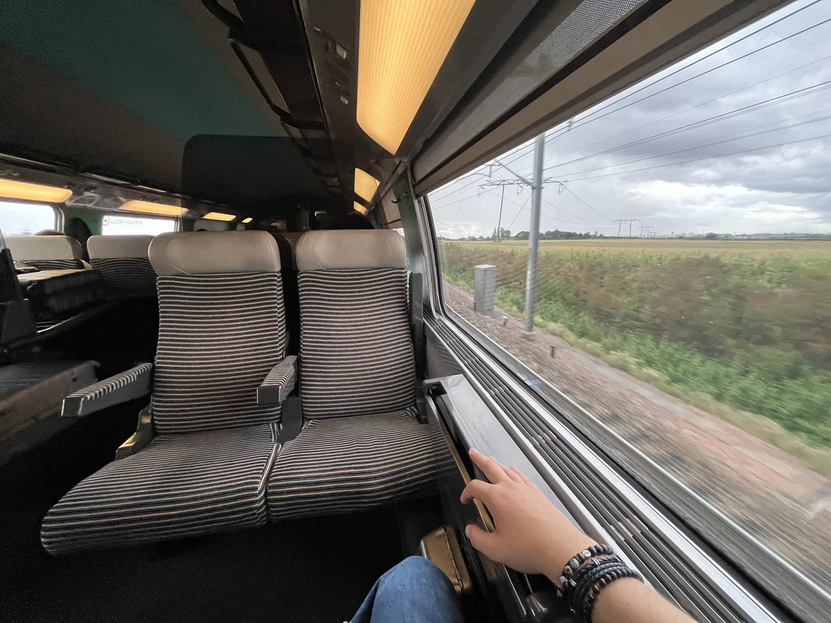 Transportslille's tweet photo. On est pas bien là ? 😎

#INOUI7060 #TGVDUPLEX #TGV7060 https://t.co/Q6W9ZI6jRg