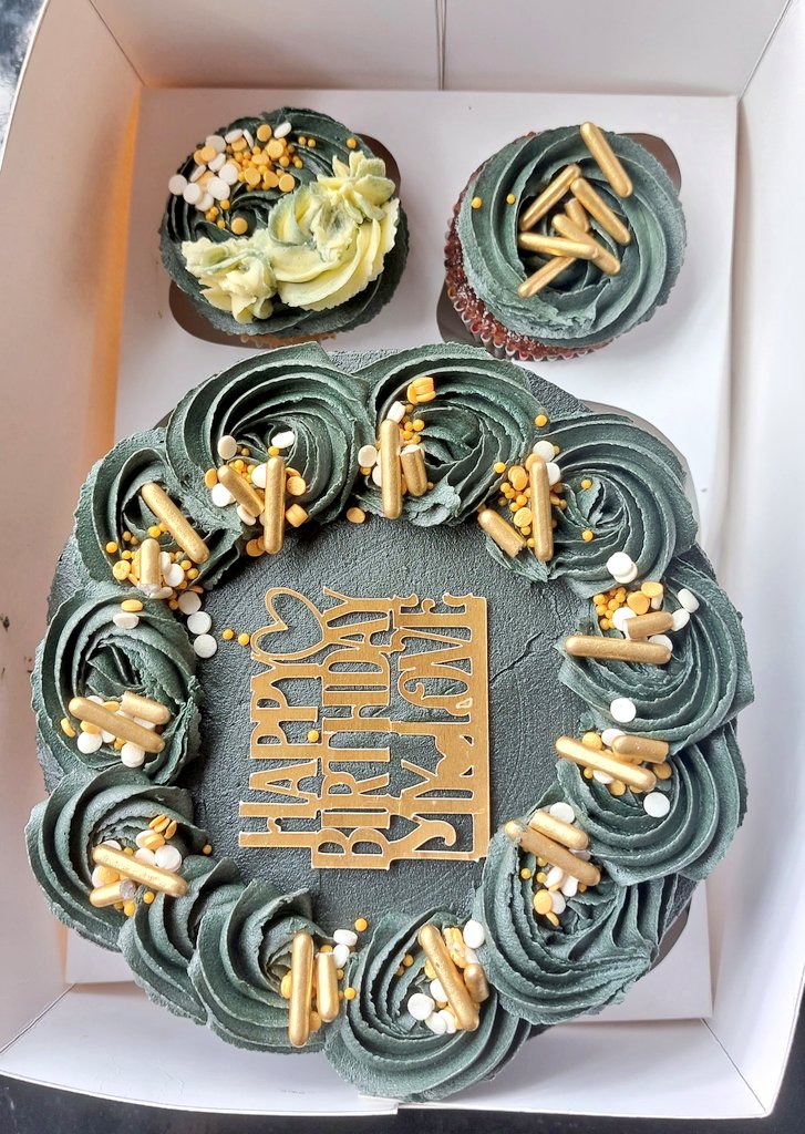 LeBakeMunch's tweet photo. BENTO WITH CUPCAKES 🧁 
This is so beautiful 
And it's affordable too
Portharcourt cakes 
Pls Rt 🙏 🙏 🙏 🙏 https://t.co/iUnCRp3xd4