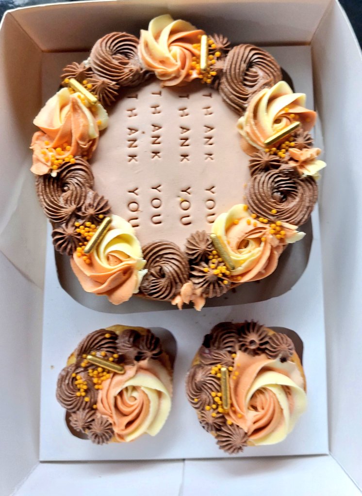 LeBakeMunch's tweet photo. BENTO WITH CUPCAKES 🧁 
This is so beautiful 
And it's affordable too
Portharcourt cakes 
Pls Rt 🙏 🙏 🙏 🙏 https://t.co/iUnCRp3xd4