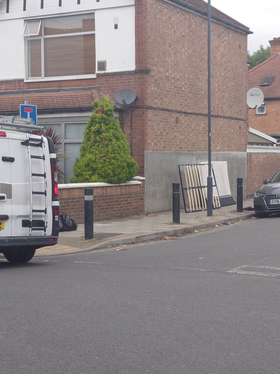 RobboSmart's tweet image. Cameras to stop fly tipping yet it's still happening , right under the noses