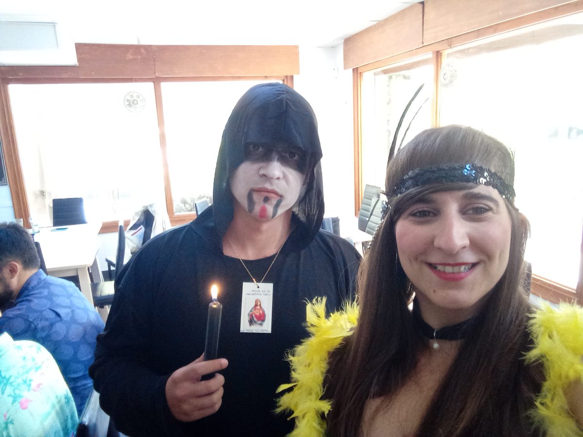 Increíble lo que rasqué ayer en la clausura de la liga de LCGs de <a href="/bazar_iglesias/">El Bazar de Iglesias</a>. Agradecido a la organización por la invitación, a mis compañeros de juego y amigos <a href="/Joaquin_Bacas/">Joaquin Bacas Lopez</a> y <a href="/bea_parera/">Beatriz Parera</a> por cedérmelo y al tal Miguel por donarlo. Sois todos unos grandes!

<a href="/ArchivosArkham/">𝙻𝚘𝚜 𝙰𝚛𝚌𝚑𝚒𝚟𝚘𝚜 𝚍𝚎 𝙰𝚛𝚔𝚑𝚊𝚖</a>