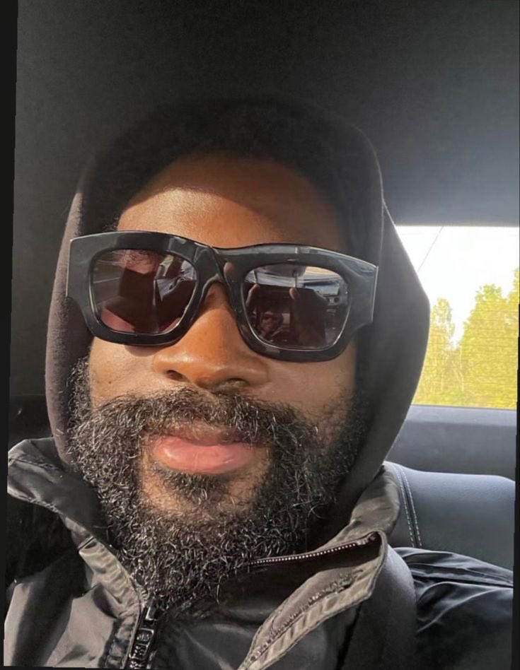 _RapMinute's tweet image. Damso prend une pause jusque 2025, le rappeur ne donnera plus de nouvelle !

Bon voyage à lui 🚐