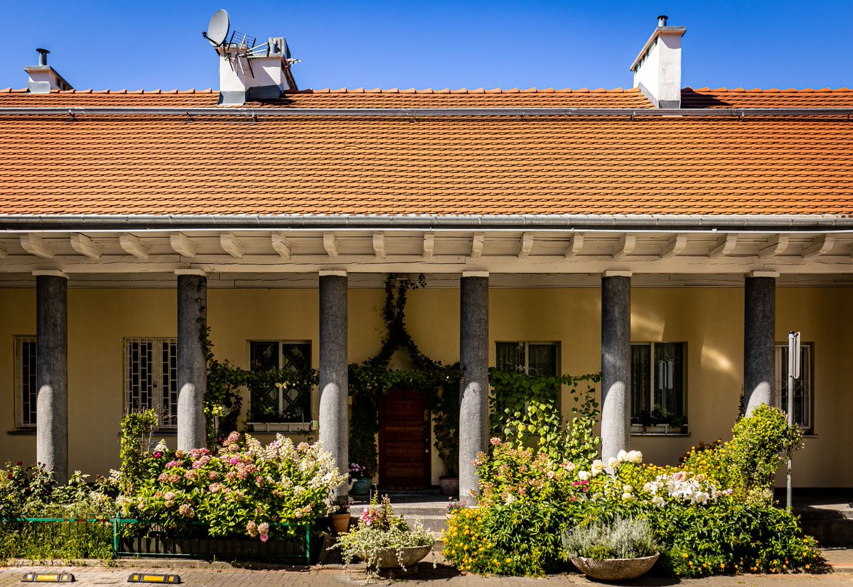 W niedzielę odbył się finał 40. konkursu #Warszawawkwiatach. Podczas wielkiego kwietnego pikniku ogłoszono laureatów tegorocznej edycji plebiscytu. Mieszkańcy i zarządcy docenieni zostali za piękne, wielogatunkowe ukwiecenia! #StolicaZieleni um.warszawa.pl/-/40-konkurs-w…