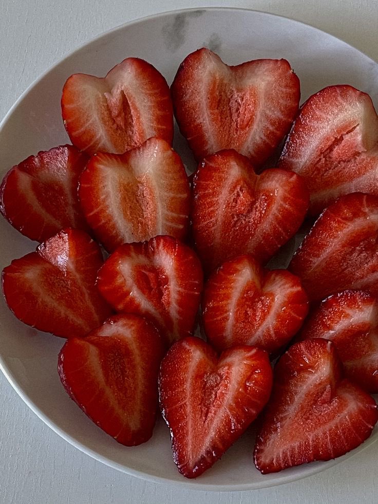 300moods's tweet photo. heart shaped strawberries https://t.co/HzJPYfyViT