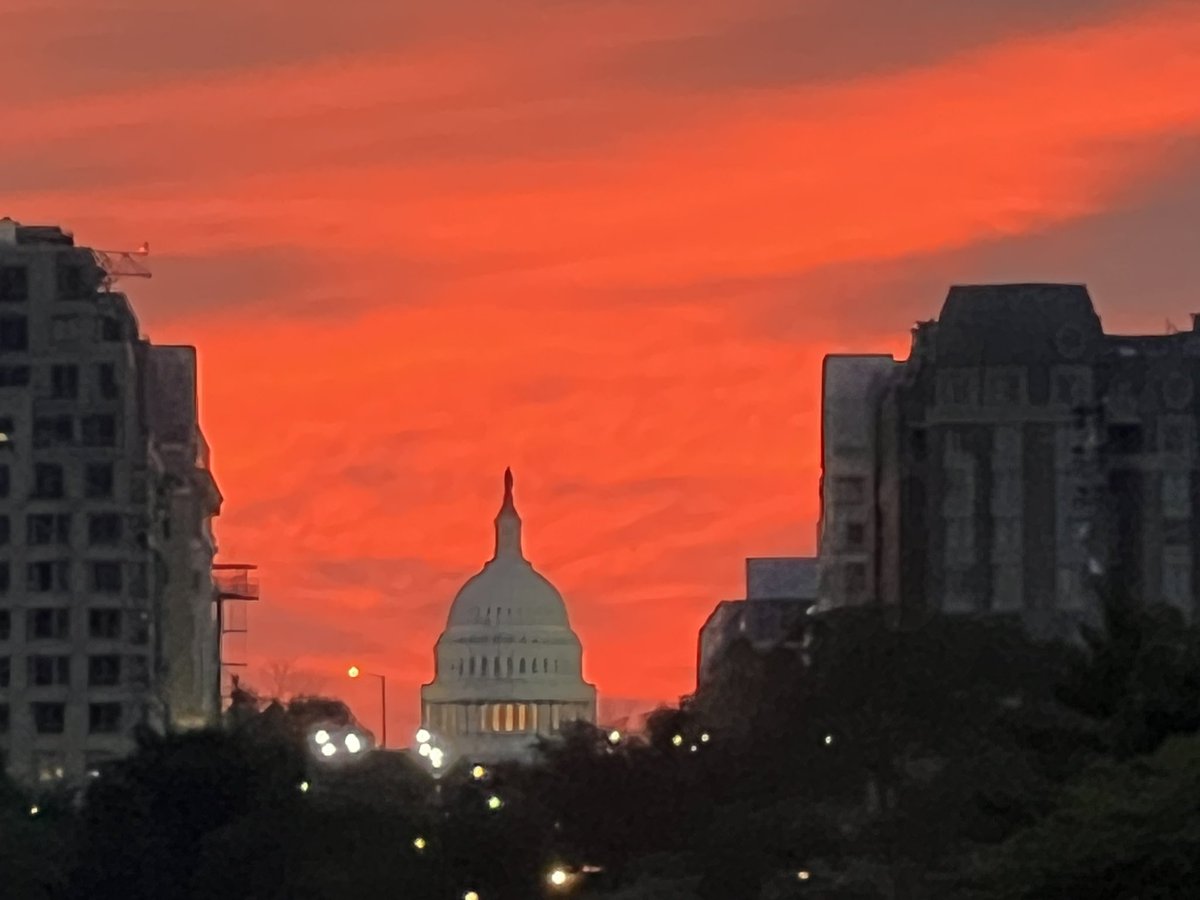 #Sunrise on #Monday over the Capitol in #DC! <a href="/camdenwalker/">A.🤓Camden🌦Walker🤳</a> <a href="/capitalweather/">Capital Weather Gang</a> <a href="/chesterlampkin/">Chester Lampkin</a> @dcmdvaweather <a href="/StormHour/">#StormHour</a>