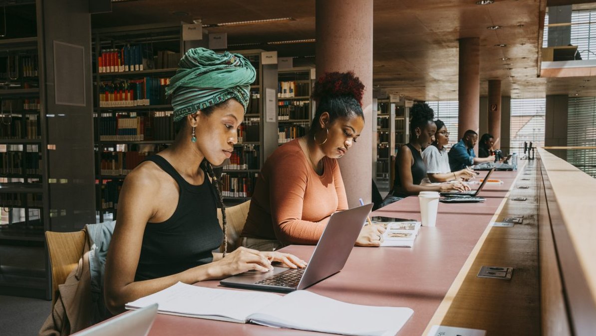 Jisc's tweet photo. Are you a #librarian with concerns, or even fears, about #AI and its impact? Peter Findlay, subject matter expert, looks at practical solutions for policy development without being overwhelmed: https://t.co/kGTmv5OMqT https://t.co/yJ0lSbTwU2