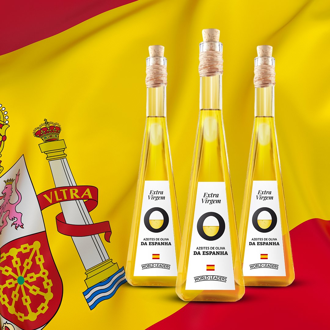 YELLOW IS THE NEW BLACK! Isso porque o amarelo está na cor da bandeira da Espanha, nos Azeites de Oliva da Espanha e, também, na acertadíssima referência a "ouro líquido" dos azeites, feita há milhares de anos atrás. 
#AzeitesDaEspanha #OsMaisPremiadosDoMundo