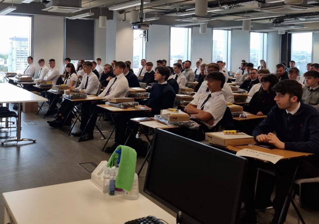 Welcome to our new Phase 1 Marine Engineers and Marine Electro-technology cadets who have started today!

We wish you well on your course, and your new laptops will help you on your way.

@careersatsea #job #sea #merchantnavy #careees #welcome