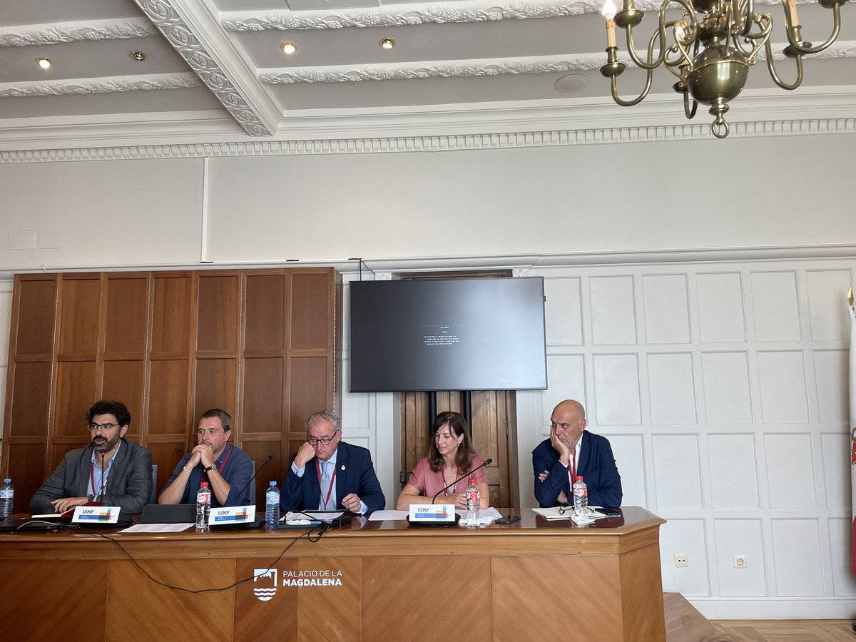 <a href="/jfmunnoz/">Juan F. Muñoz</a> <a href="/sanidadgob/">Ministerio de Sanidad</a> <a href="/MarEspanaMarti/">Mar España</a> <a href="/AEPD_es/">Agencia Española de Protección de Datos</a> <a href="/aepd/">aepd</a> Pasamos a Mesa Debate sobre la Transformación Digital del Sistema Sanitario ¿Tecnología o Personas? con 2 CIOs salud autonómicos Fran Sanchez Laguna de <a href="/SaludAndalucia/">Andalucía Salud</a> y Pol Perez de <a href="/salutcat/">Salut</a> Tomas Cobo, Presidente del @CGCOM_Esp y  Artur Palet de @RocheDia

#SaludDigitalUIMP