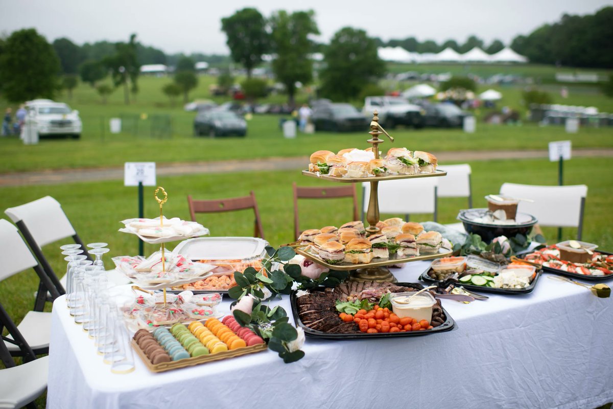 If only we put as much time into preparing our kids' school lunches as we do our tailgating spreads. We hope everyone is finding their back-to-school groove!  ✏️