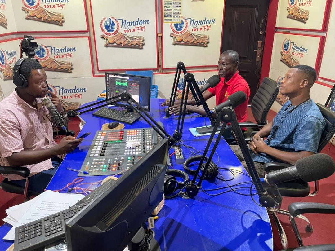 SNVGhana's tweet photo. As part of the 🇬🇭 WASH Week activities, our
#HF4A Project in partnership with the Environmental Health Unit of the Nandom Municipal Assembly was live on Nandom FM yesterday to discuss the importance of enhanced #WASH practices to achieve a #clean & healthy environment
#SNVImpact https://t.co/tlPJwtiXpl