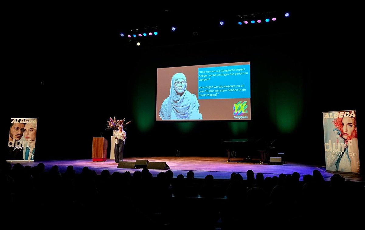 EACrone's tweet photo. Ik ben supervereerd om inhoudelijk en strategisch samen te gaan werken met Albeda MBO voor een betere toekomst van jongeren in Nederland. We delen de urgentie om meer ruimte te creëren voor perspectief van en voor jongeren. Vandaag sprak ik bij hun jaaropening 💫 @SYNClabEUR https://t.co/Ciy2ww6qfk